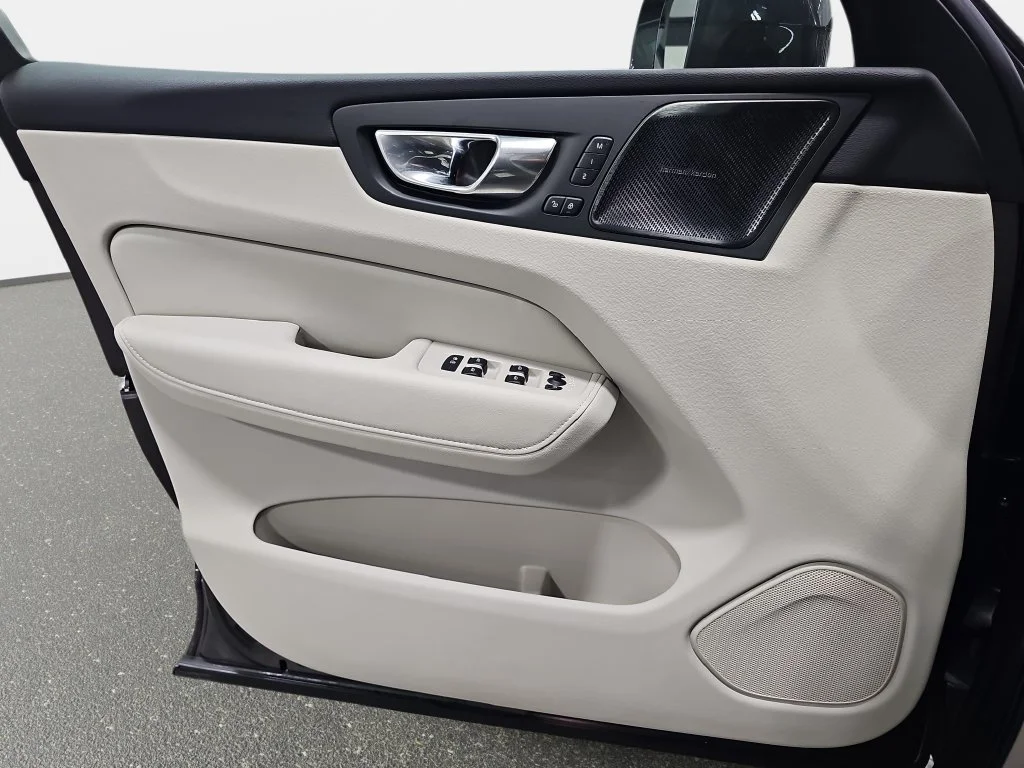 Used 2022 Brown Volvo T8 Inscription image 29
