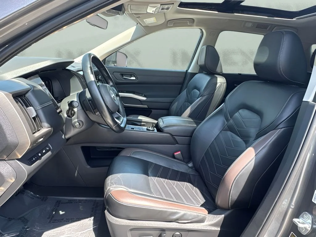 Used 2023 Gray Nissan Platinum image 9