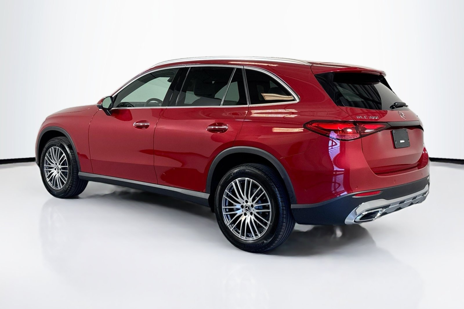 New 2026 Manufaktur Patagonia Red Metallic Mercedes-Benz GLC 300 image 7