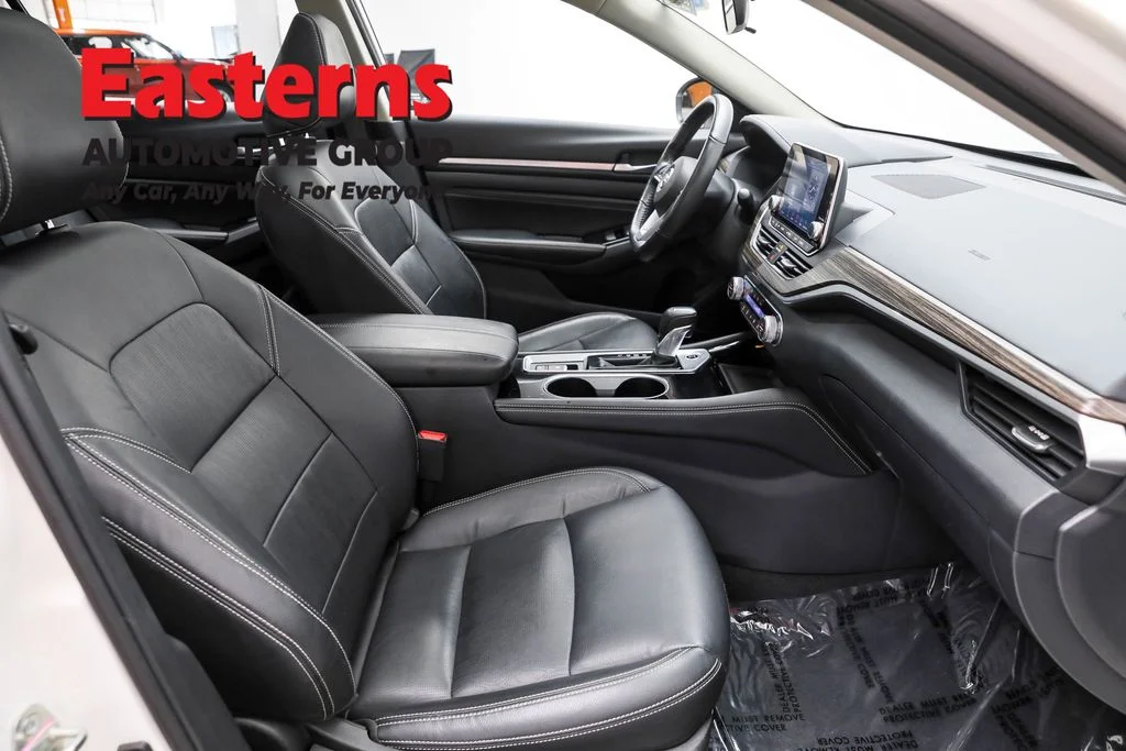 Used 2022 White Nissan 2.5 SL image 23