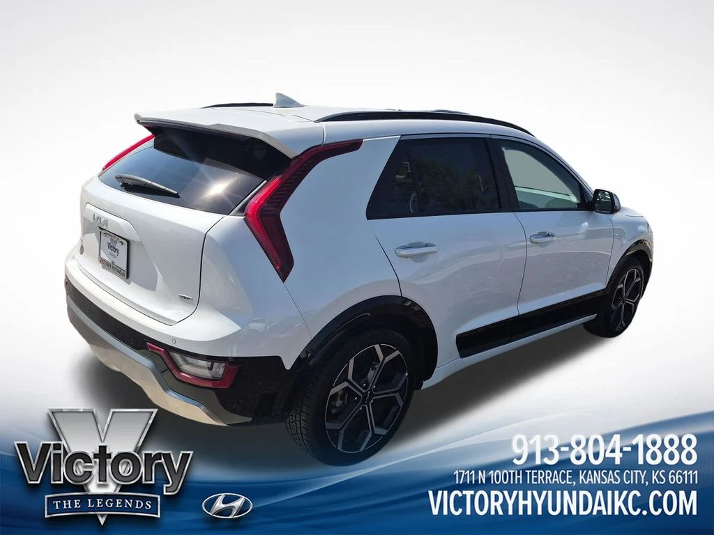 Used 2023 White Kia SX Touring image 5