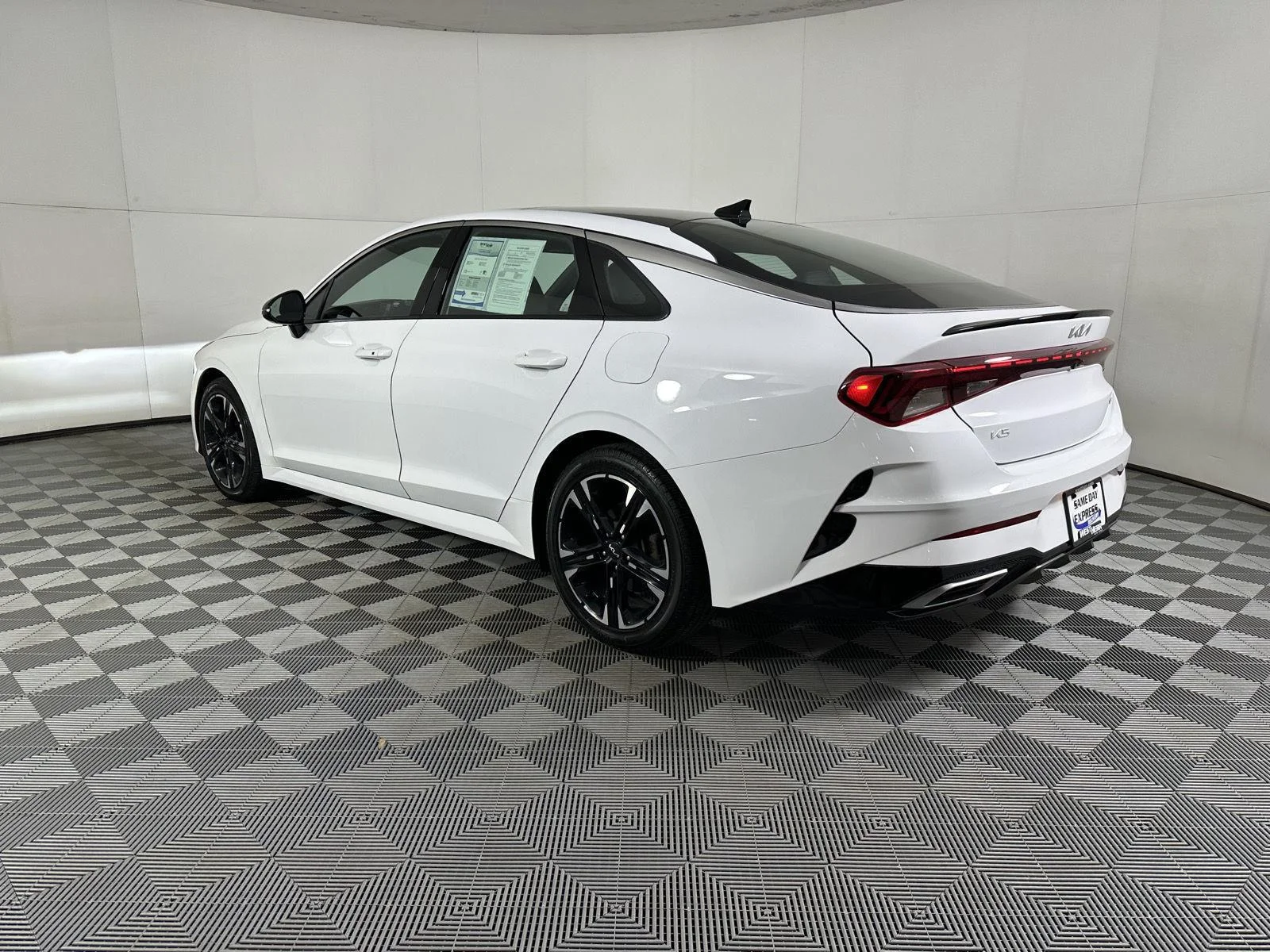 Used 2023 Glacial White Pearl Kia GT-Line image 15