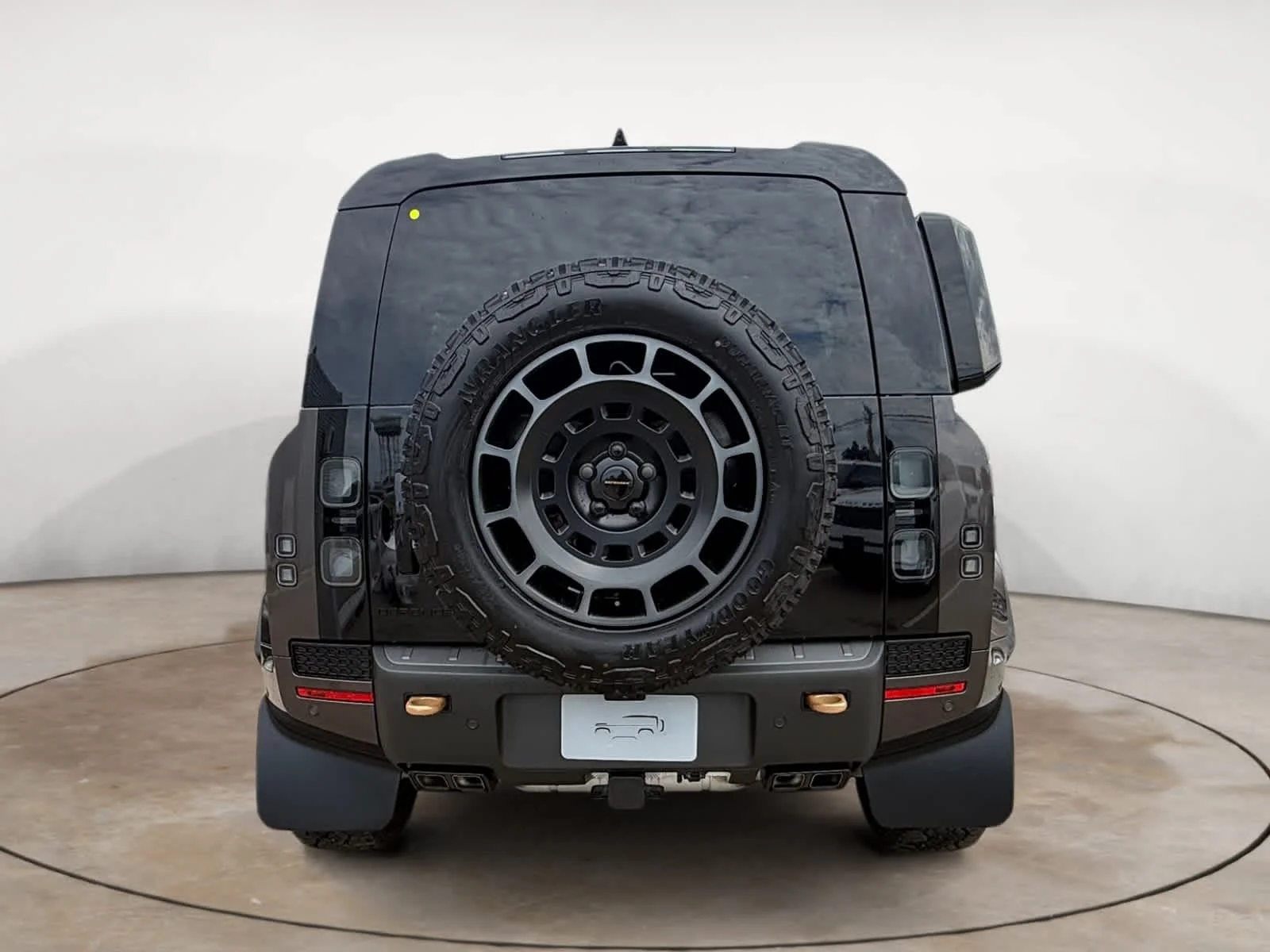 New 2026 Charente Grey Land Rover  image 4