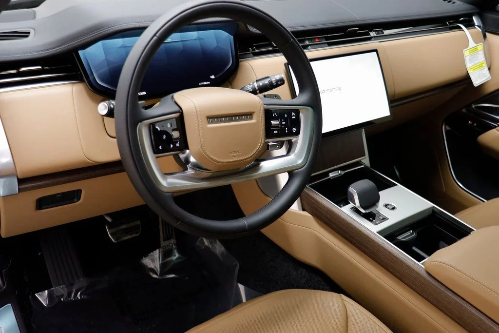 New 2026 Black Land Rover SE image 7