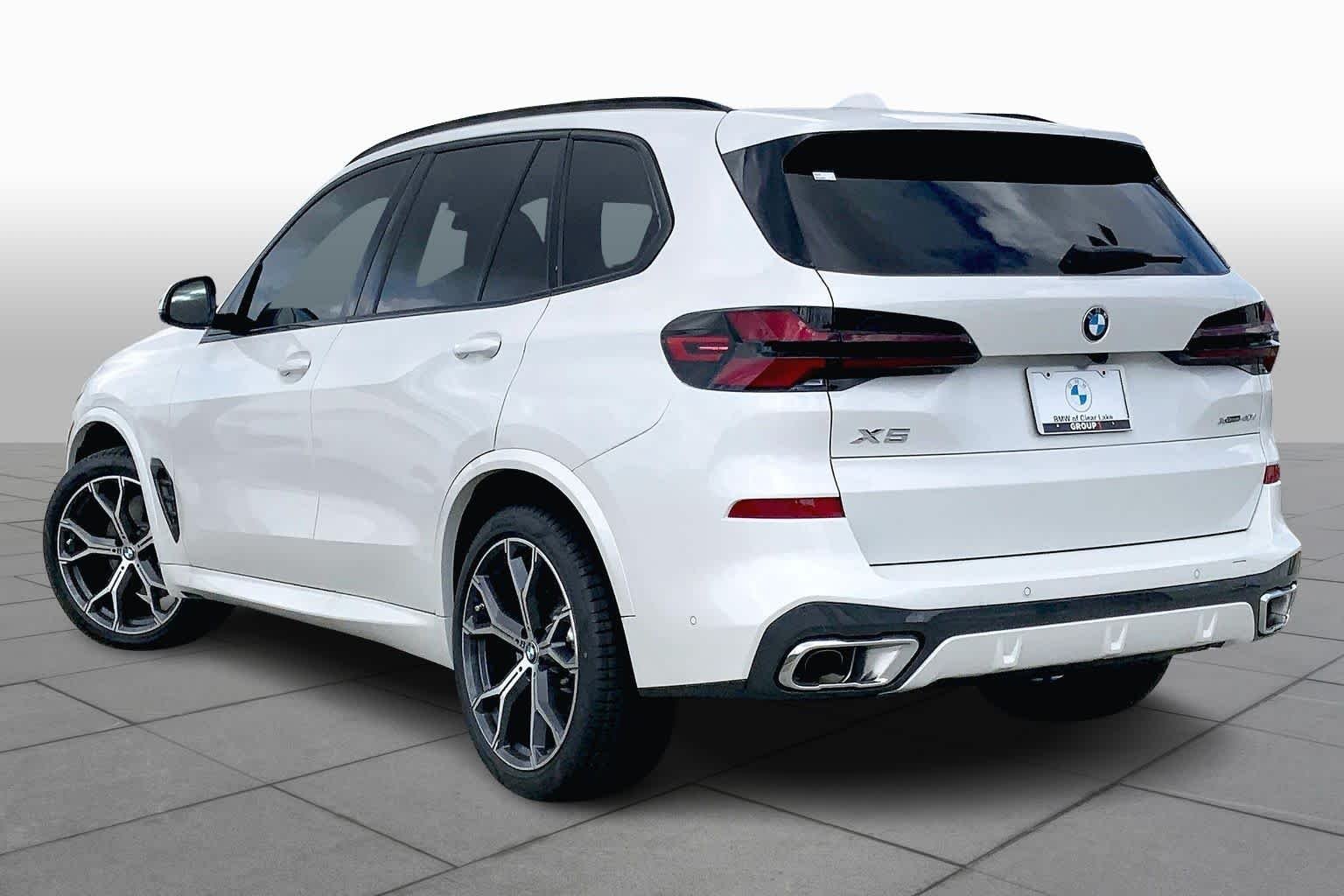 Used 2026 Mineral White Metallic BMW xDrive40i image 12