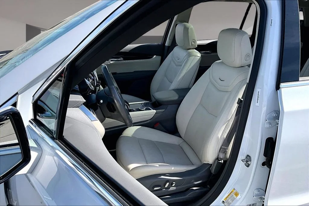 Certified Used 2023 Crystal White Tricoat Cadillac Premium Luxury image 27