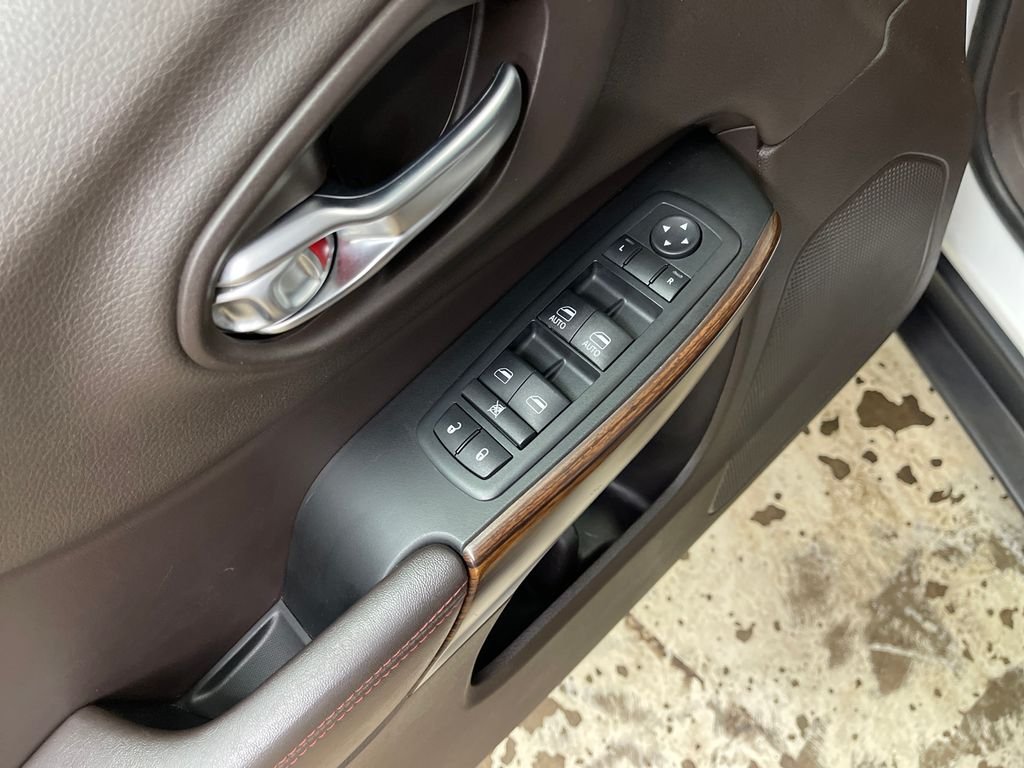Used 2014 White Jeep Trailhawk image 16