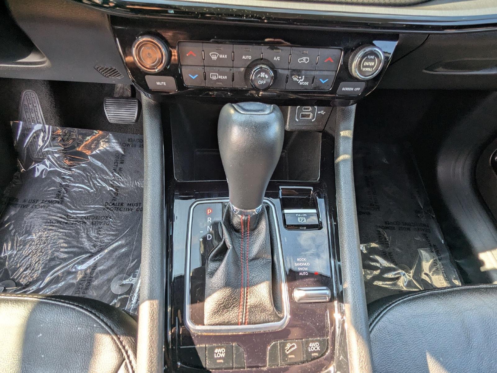 Used 2025 Silver Zynith Metallic Clearcoat Jeep Trailhawk image 17