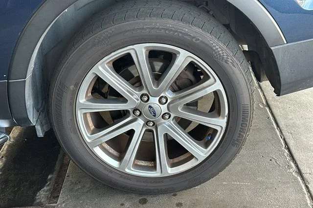 Used 2017 Blue Jeans Metallic Ford Limited image 4