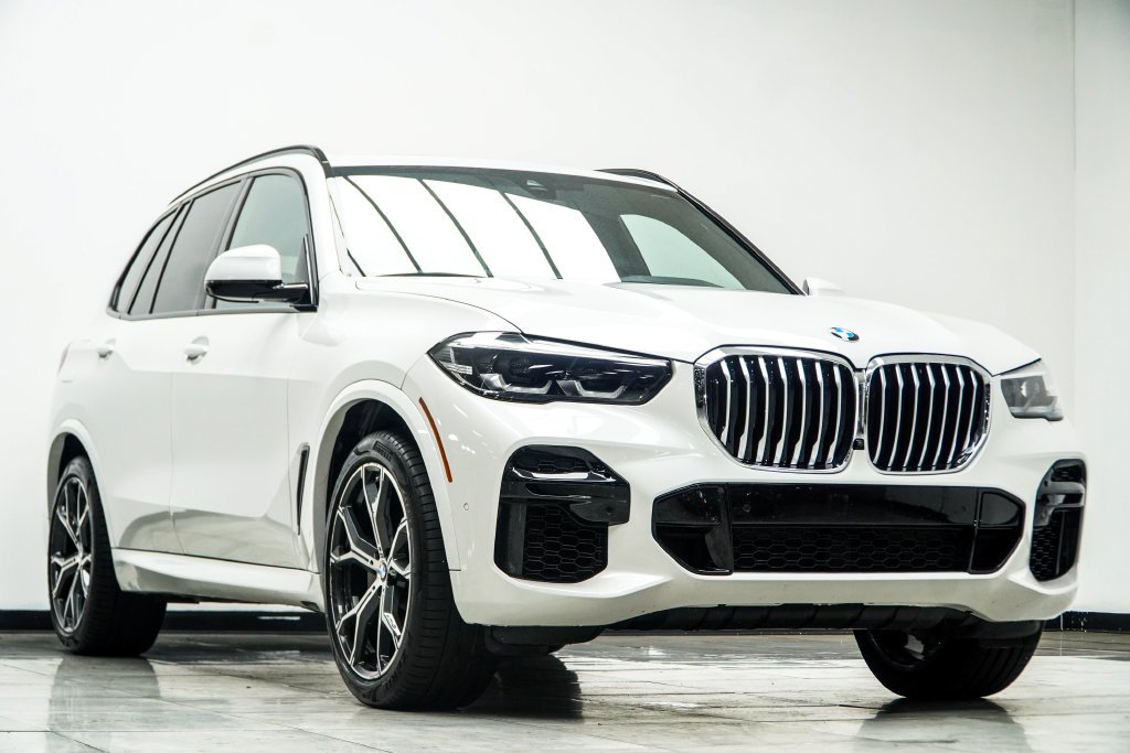 Used 2023 White BMW sDrive40i image 5