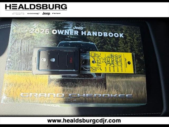 New 2026 Bright White Clear-Coat Exterior Paint Jeep Laredo image 29