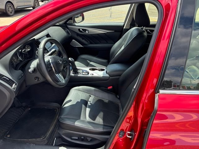 Used 2023 Red INFINITI LUXE image 11