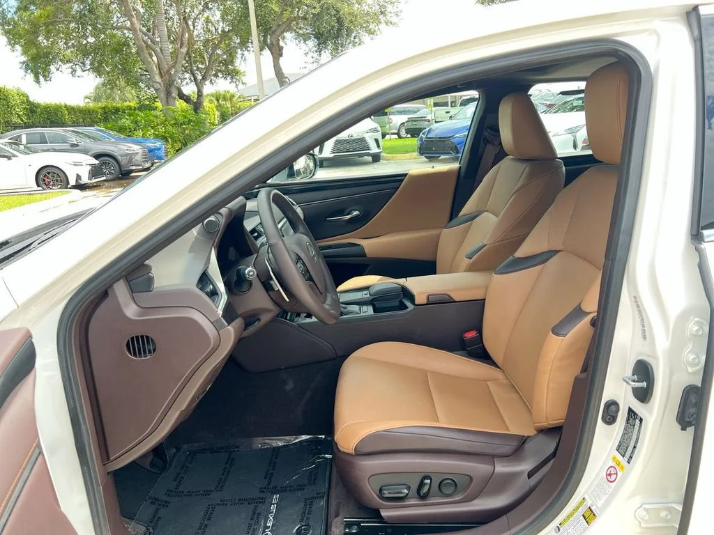 Used 2019 White Pearl Lexus 350 image 12