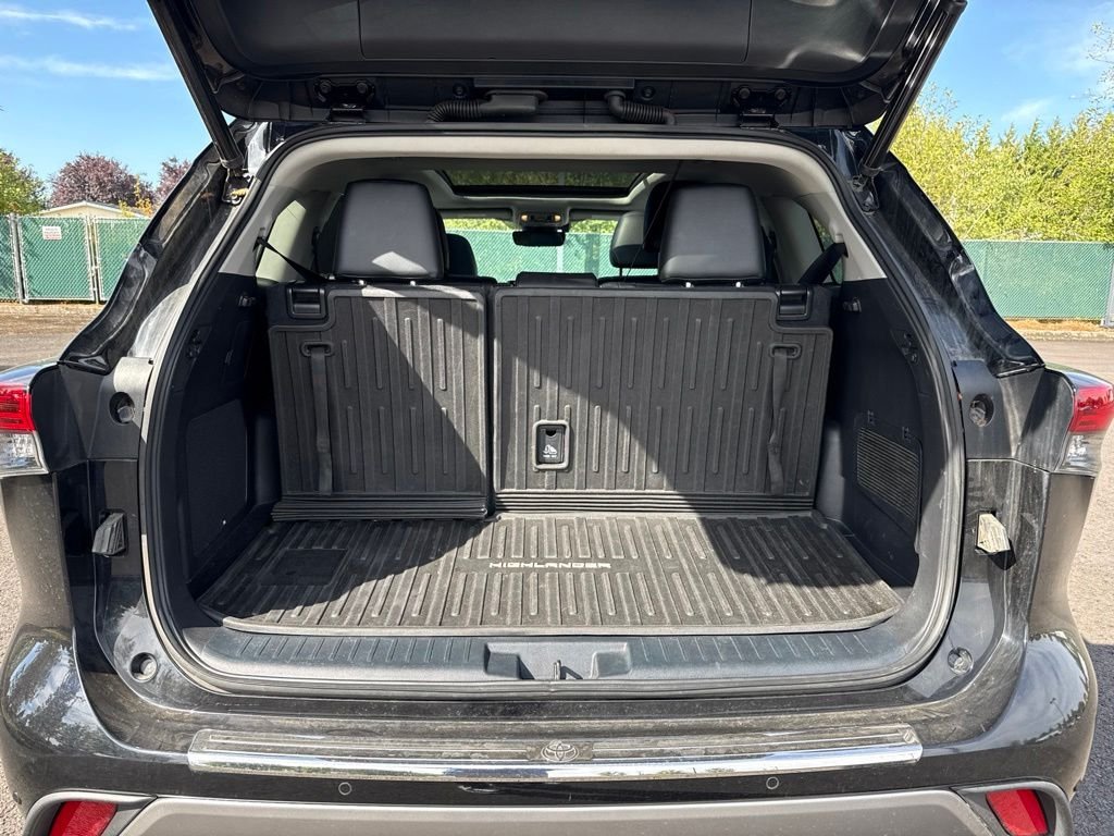 Used 2022 Midnight Black Metallic Toyota Platinum image 21