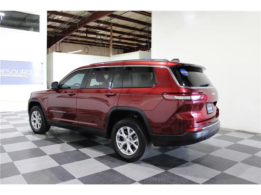 Used 2023 Velvet Red Pearlcoat Jeep Limited image 15
