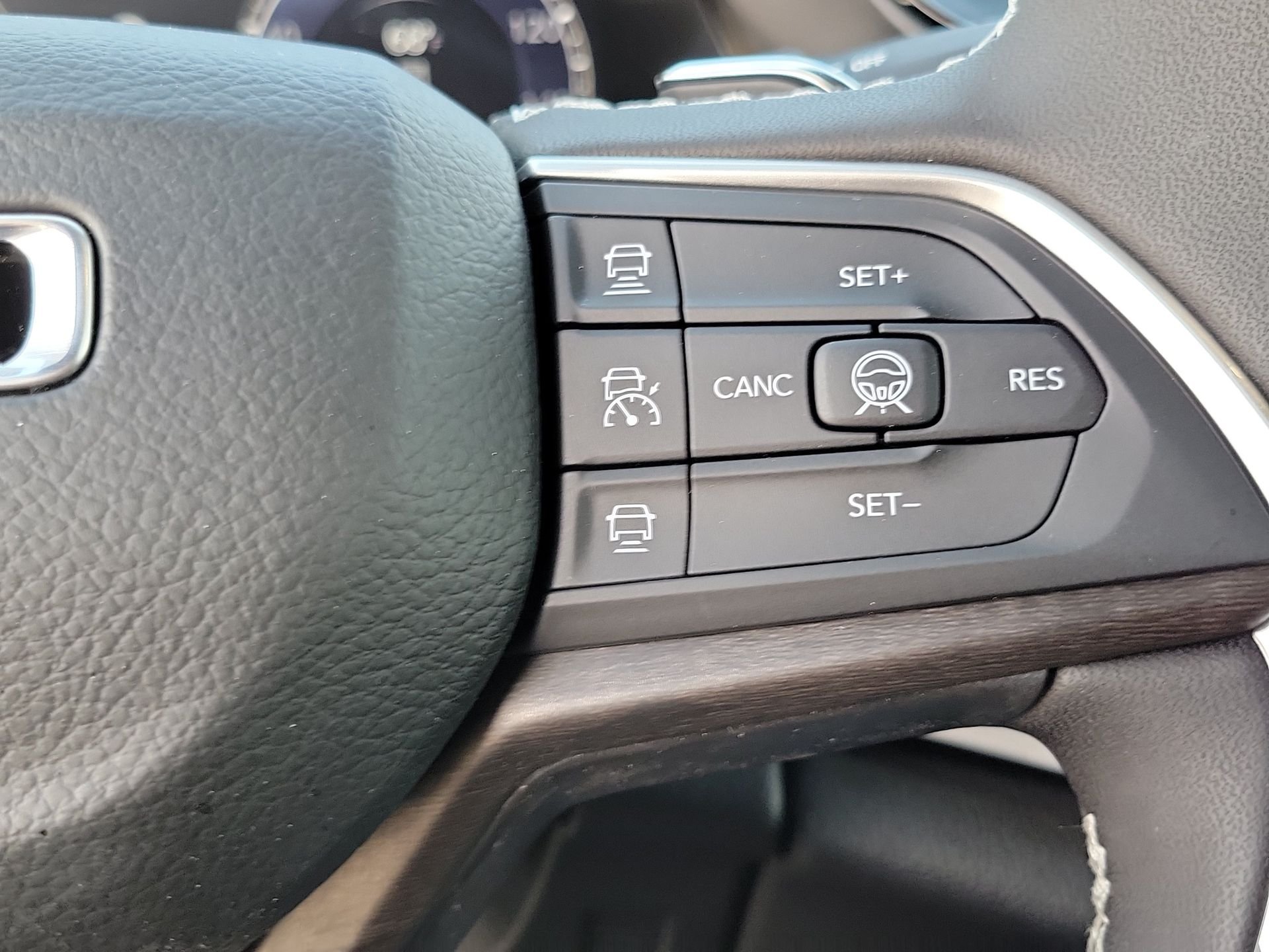New 2026 Bright White Clear-Coat Exterior Paint Jeep Altitude image 6
