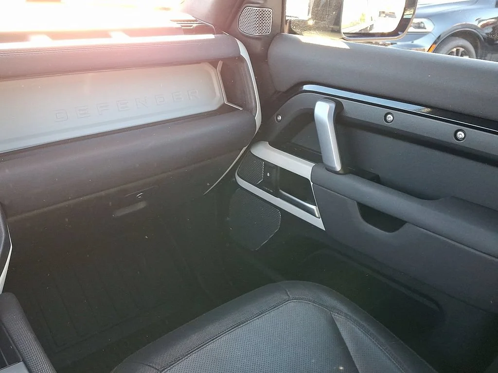 Used 2022  Land Rover X-Dynamic S image 17