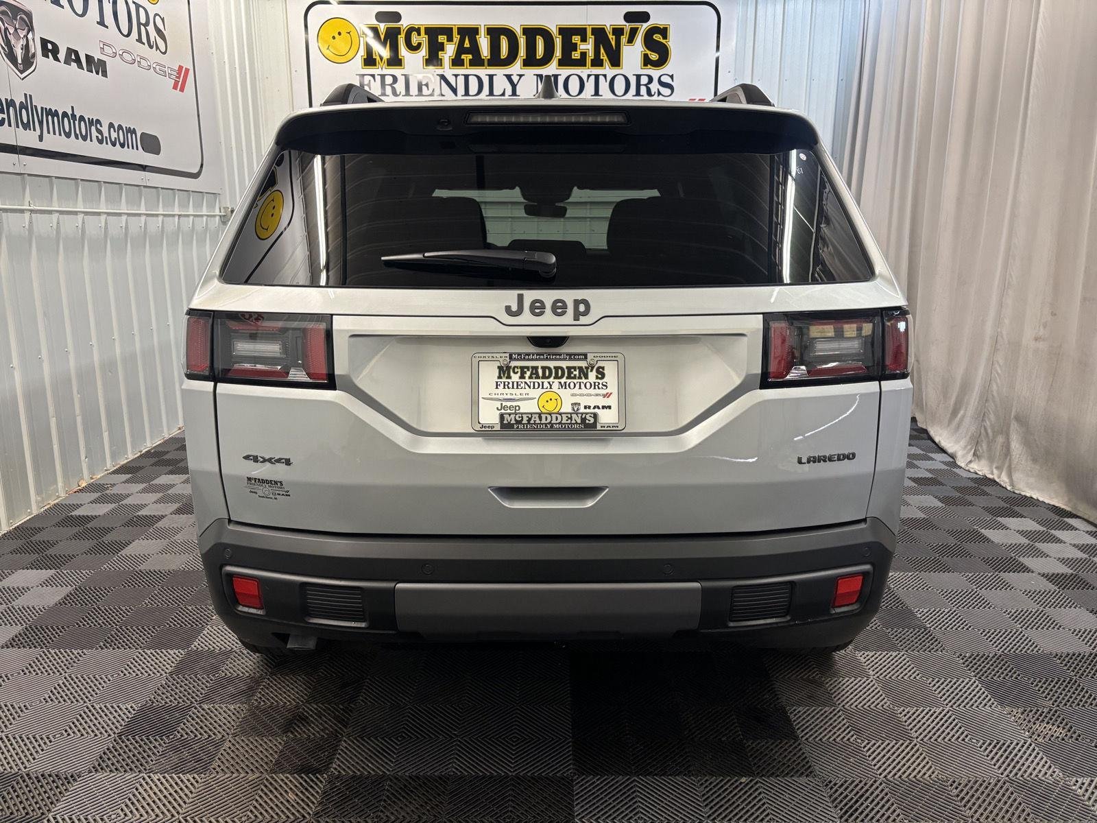 New 2026 Silver Zynith Clear-Coat Exterior Paint Jeep Laredo image 5