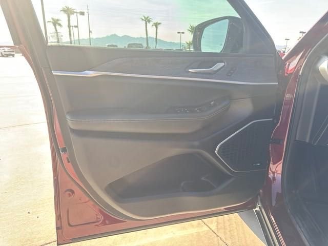 New 2024 Velvet Red Pearl-Coat Exterior Paint Jeep 4xe image 22