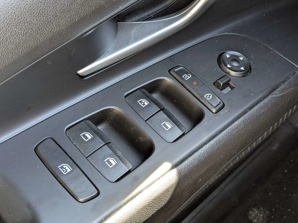 Used 2025 Black Hyundai SEL Convenience image 24