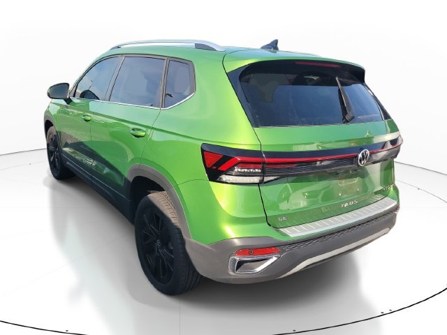 Used 2025 Green Volkswagen 1.5T SE image 3