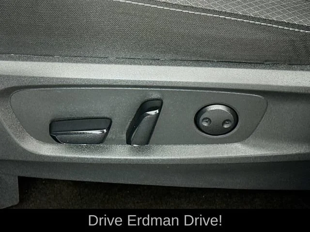 2025 Nissan Pathfinder SV - Photo 12