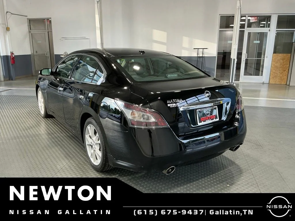 Used 2014 Super Black Nissan 3.5 SV image 24