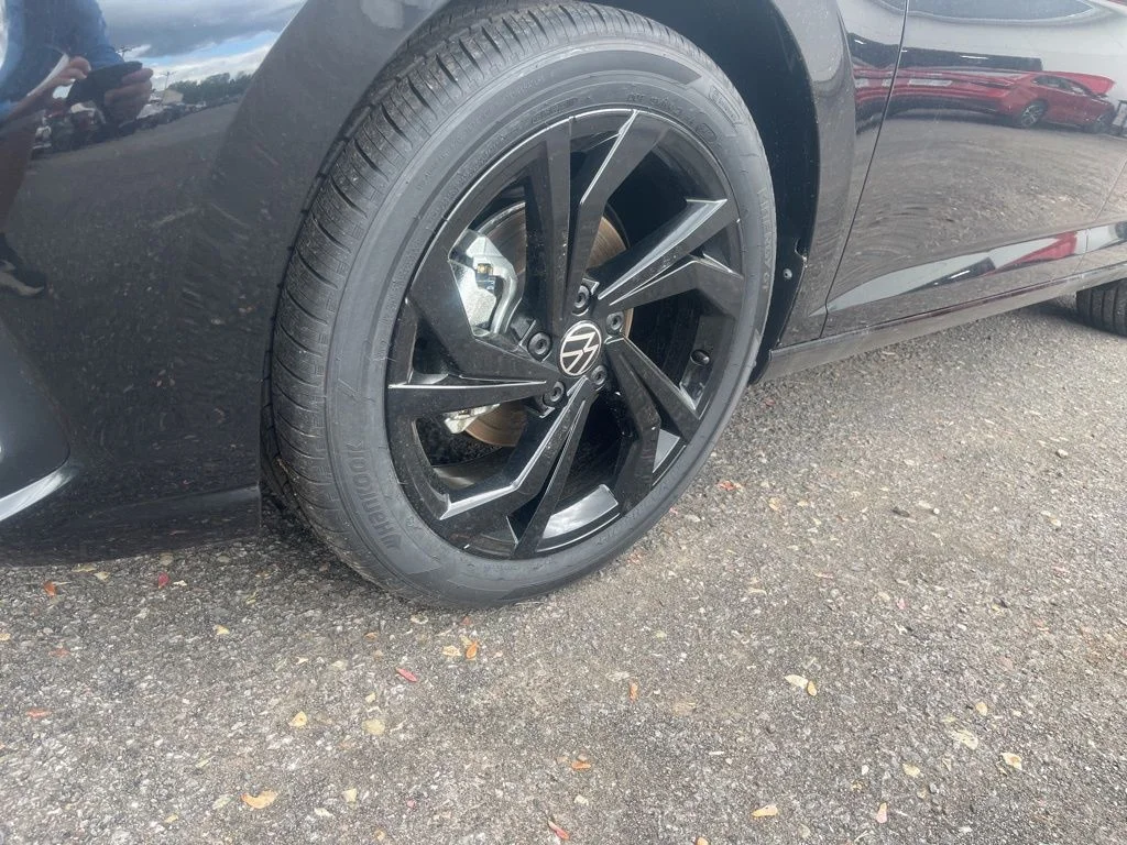 New 2026 Black Volkswagen 1.5T SE image 9
