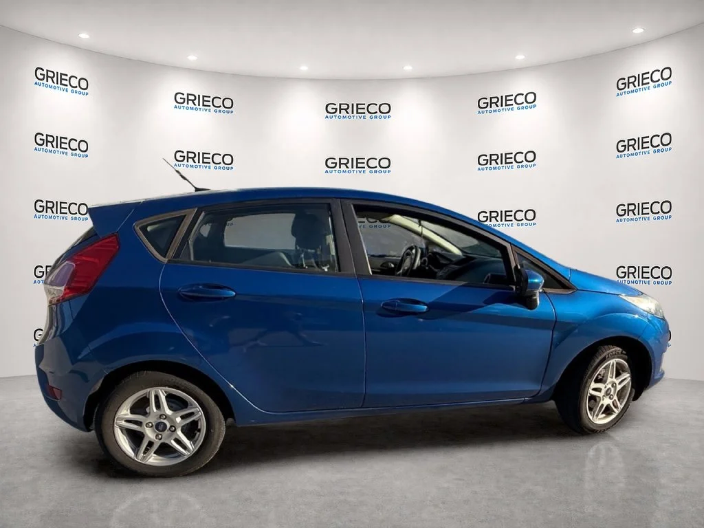 Used 2018 Blue Ford SE image 8