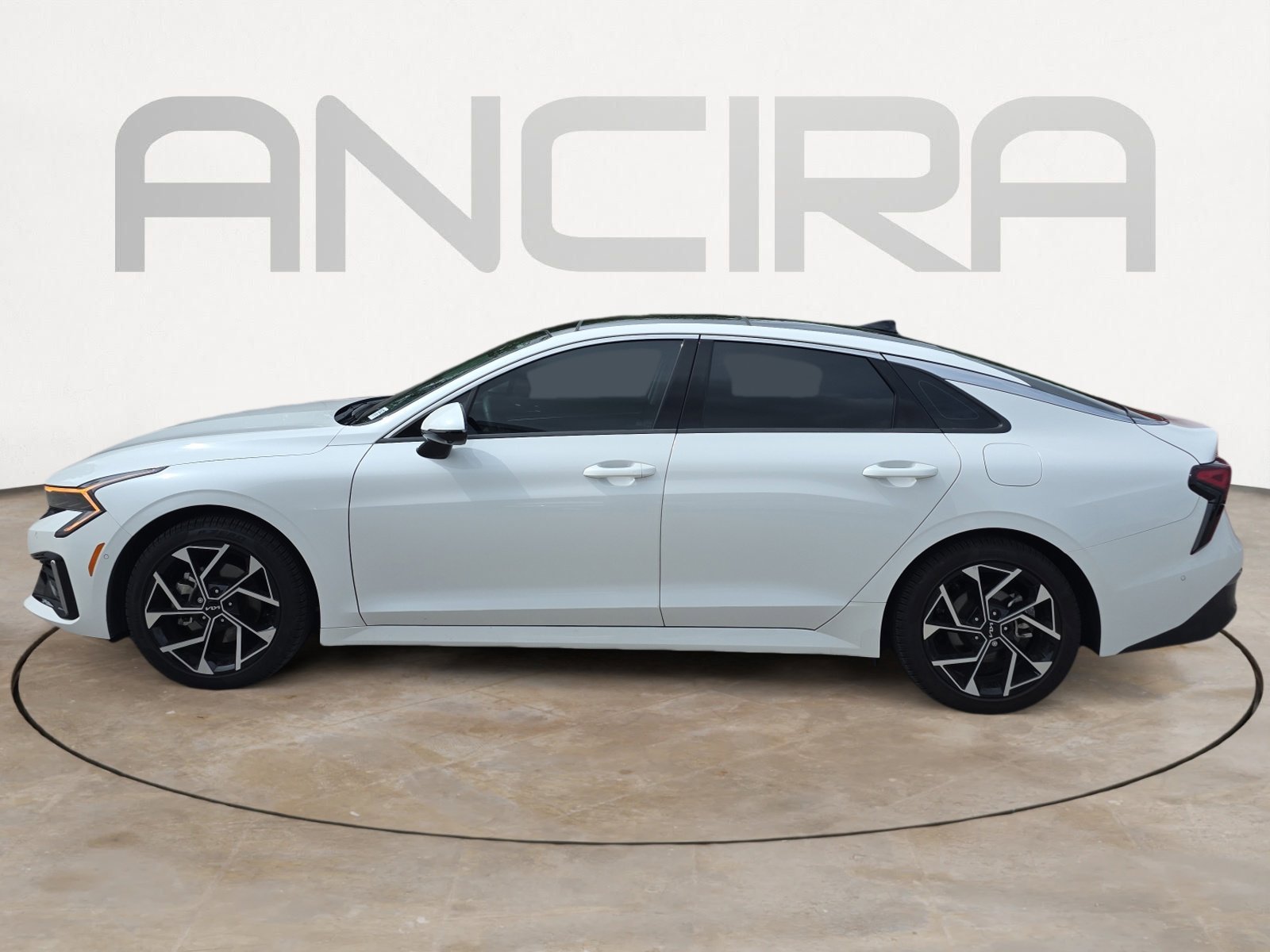 Certified Used 2025 Snow White Pearl Kia EX image 5