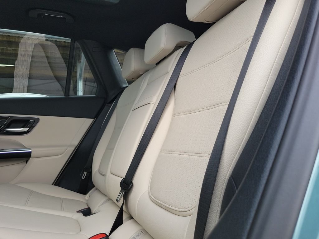New 2027 Verde Silver Metallic Mercedes-Benz GLC 300 image 9