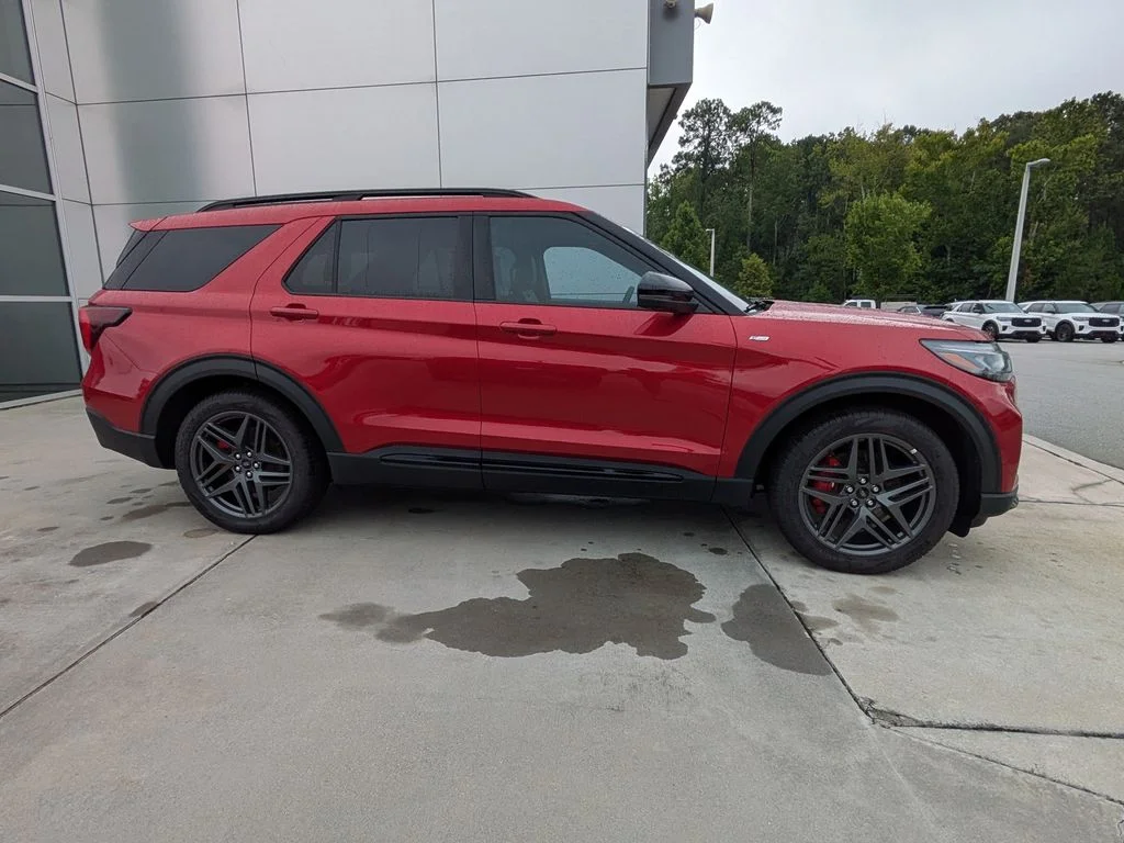New 2026 Rapid Red Metallic Tinted Clearcoat Ford ST-Line image 3