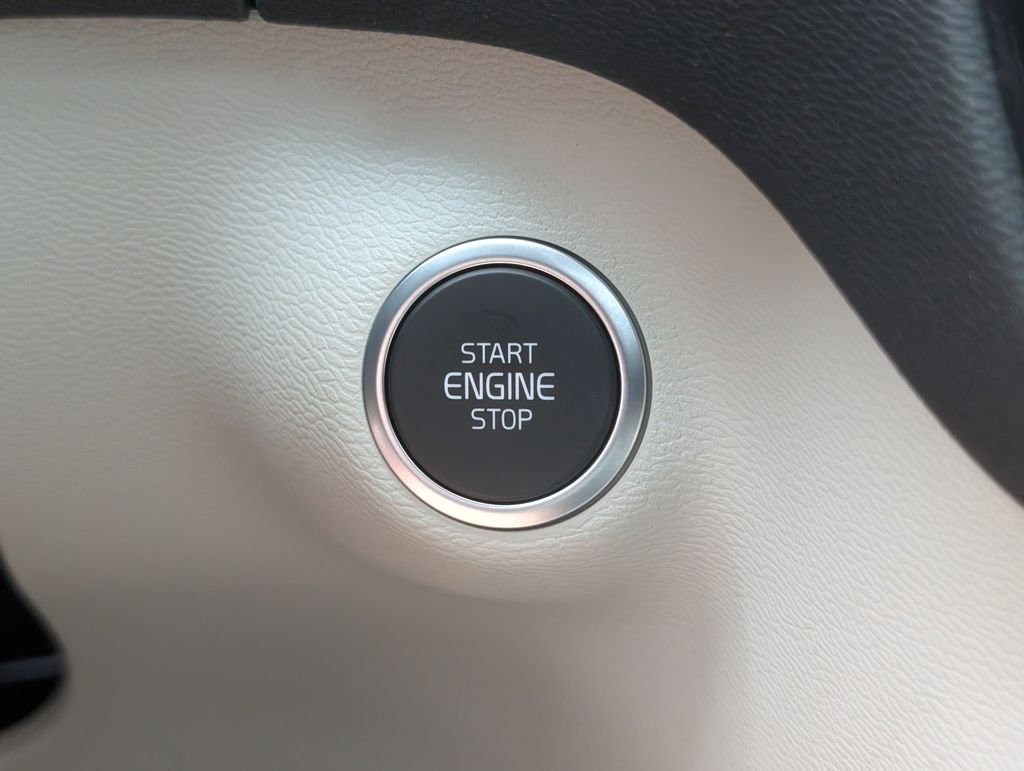 2026 Volvo XC40 Ultra - Photo 18