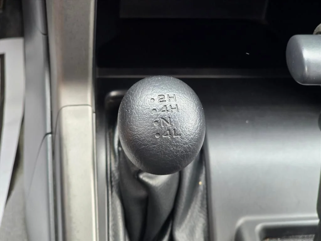 Used 2002 Red Nissan  image 18
