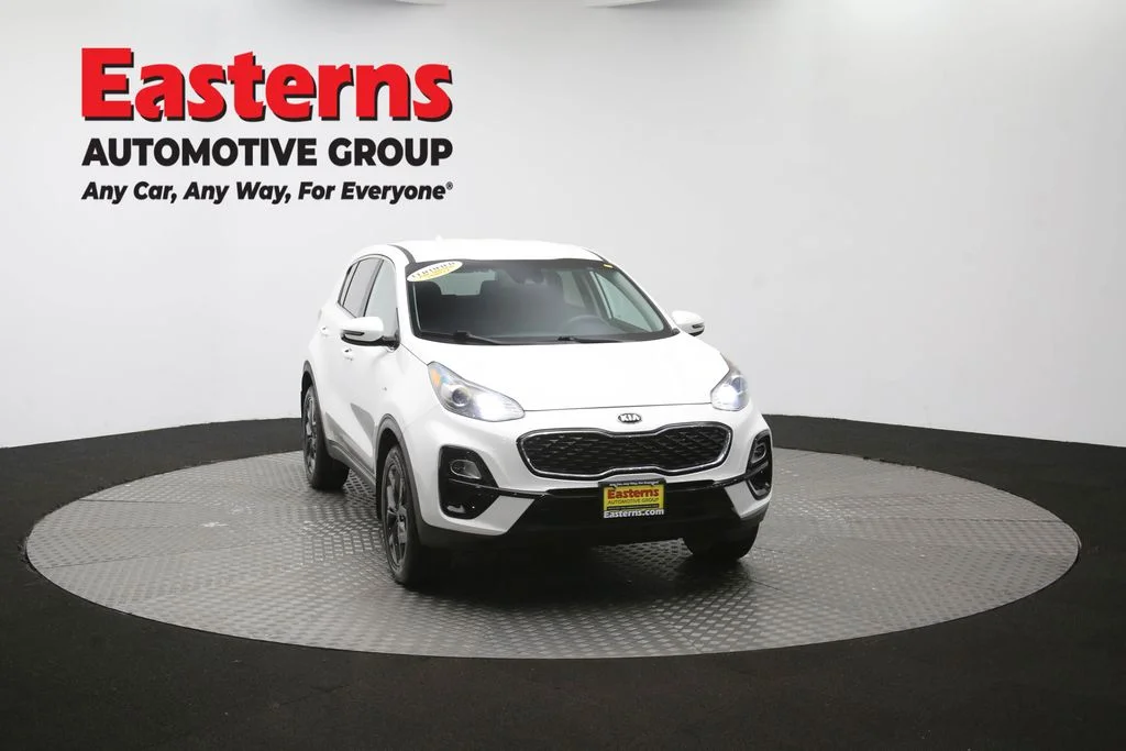Used 2022 White Kia LX image 49