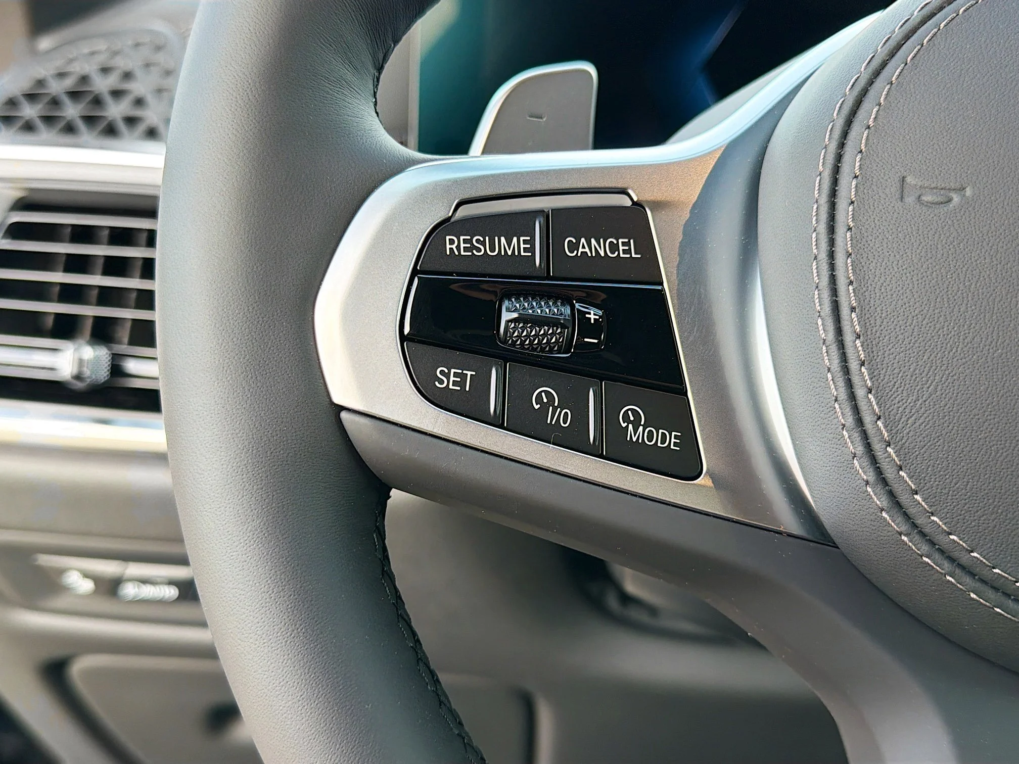 New 2026 Black Sapphire Metallic BMW xDrive40i image 39