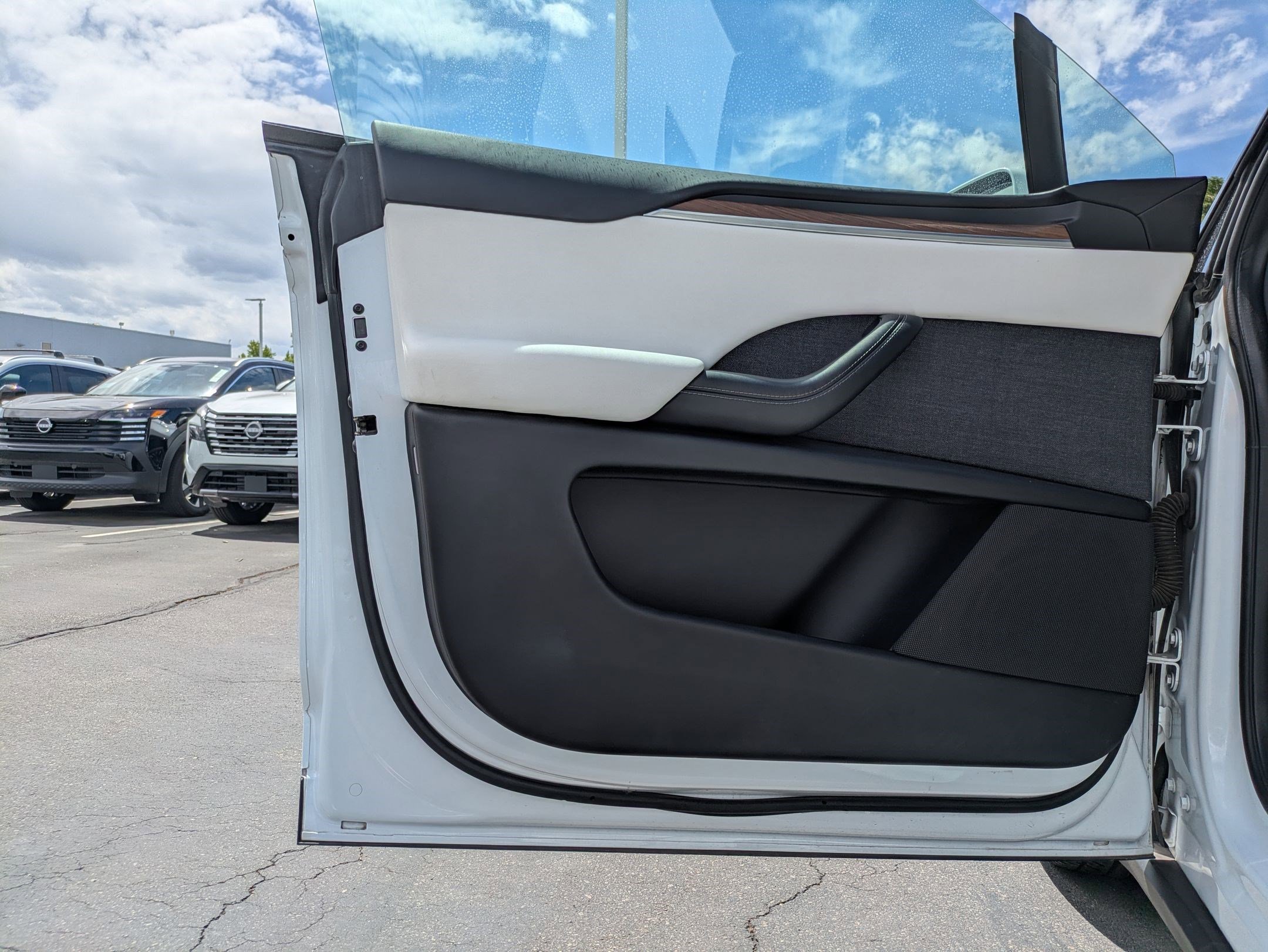 Used 2022 White Tesla AWD image 12