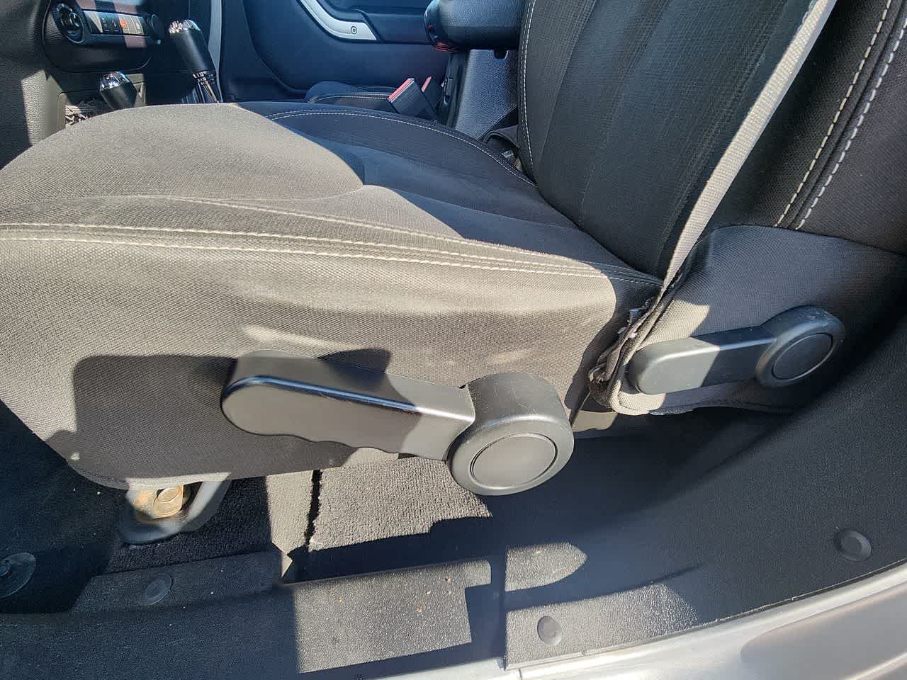 Used 2016 Silver Jeep Sahara image 13
