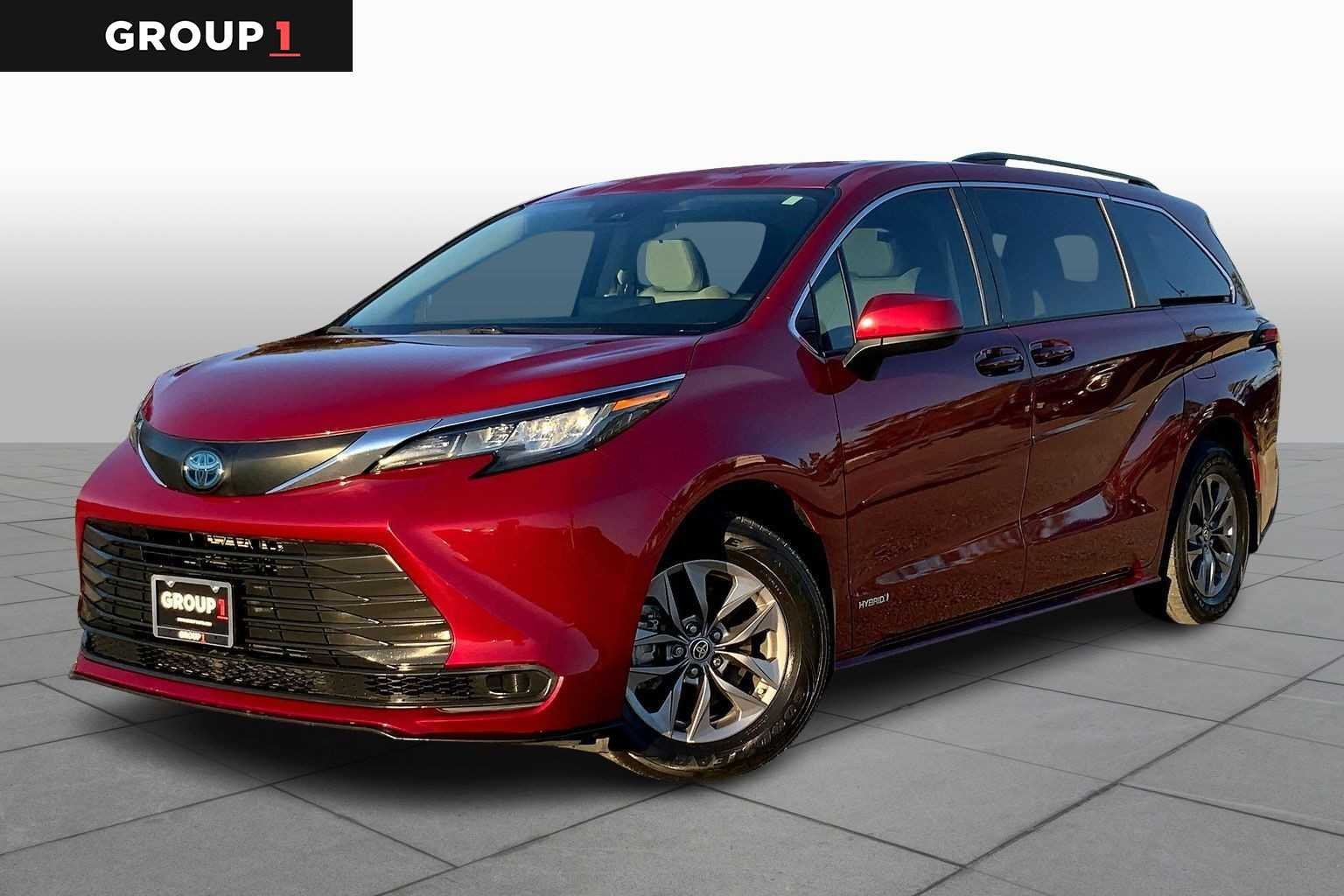 2021 Toyota Sienna LE 8-Passenger Hybrid FWD's photo