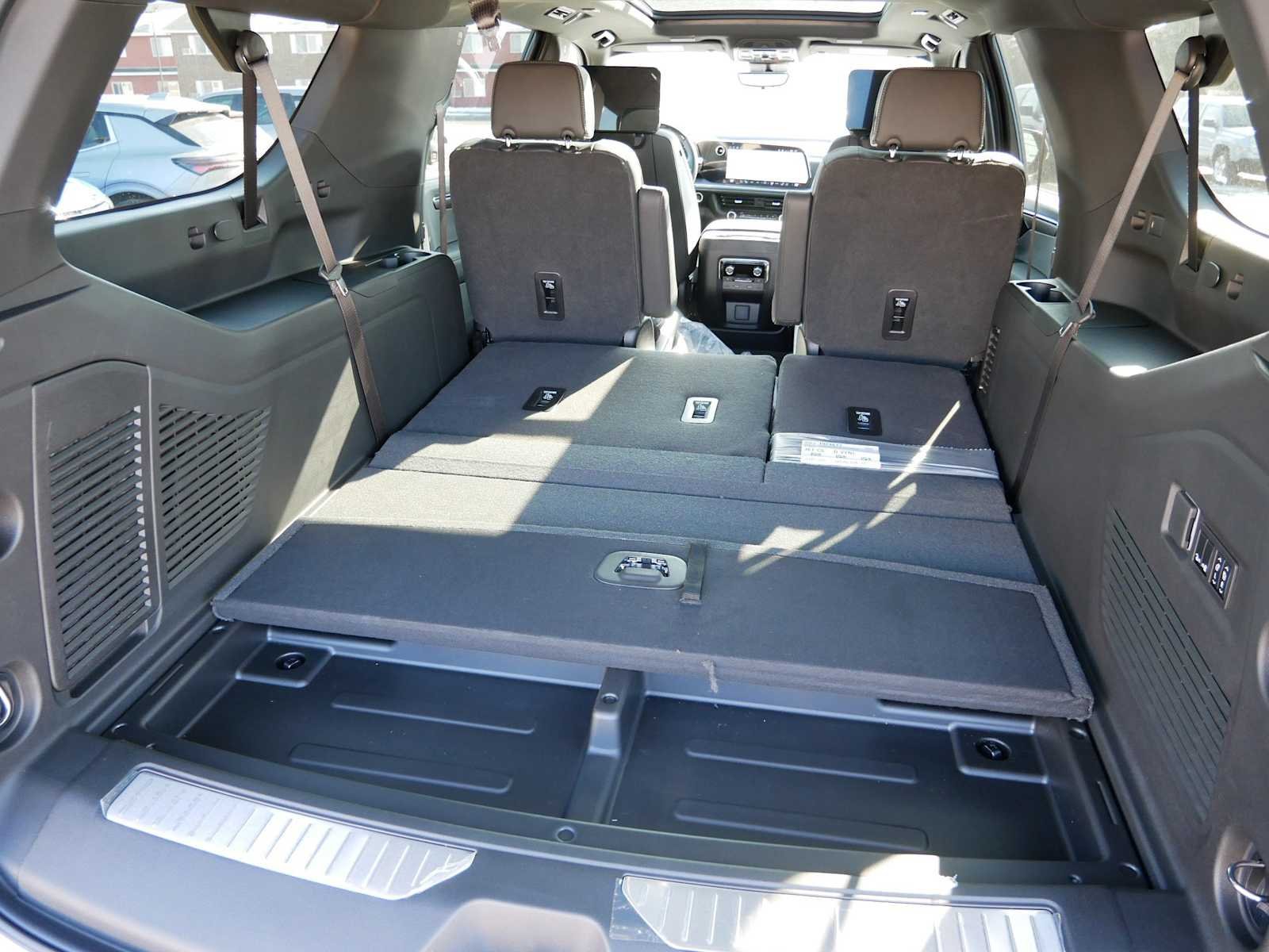 2026 Chevrolet Suburban Premier - Photo 10