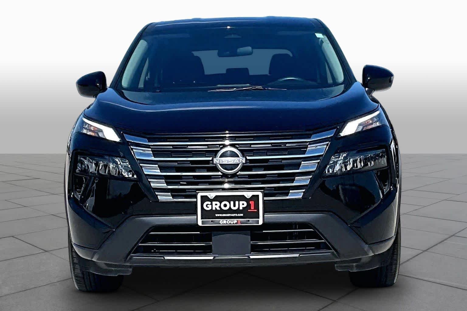 Used 2025 Super Black Nissan SV image 4