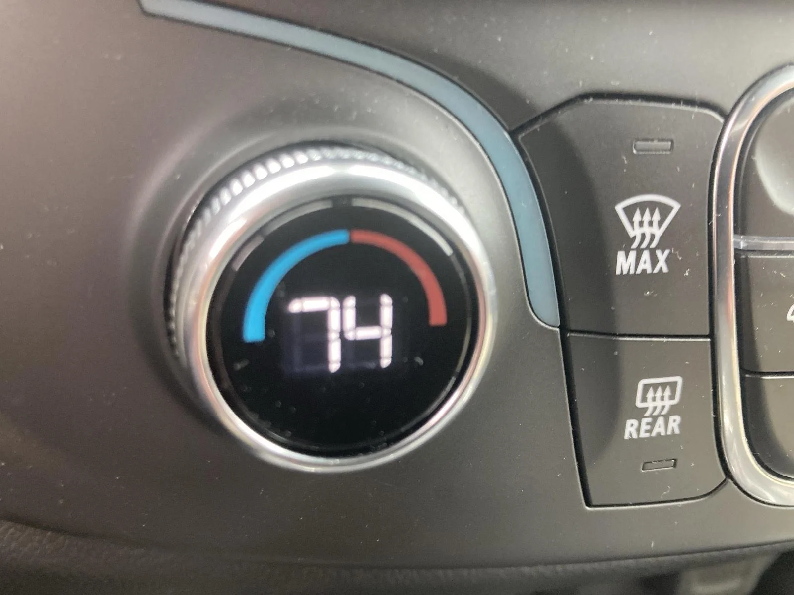 Used 2023 Wh Chevrolet  image 21