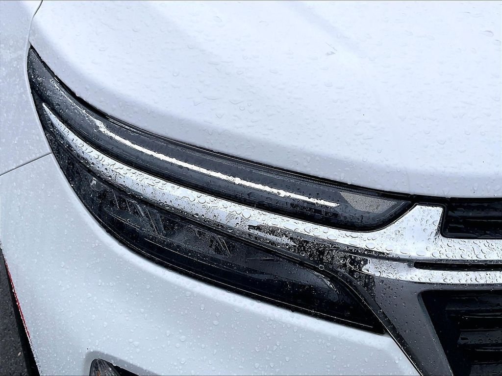 Used 2022 White Chevrolet LT image 29