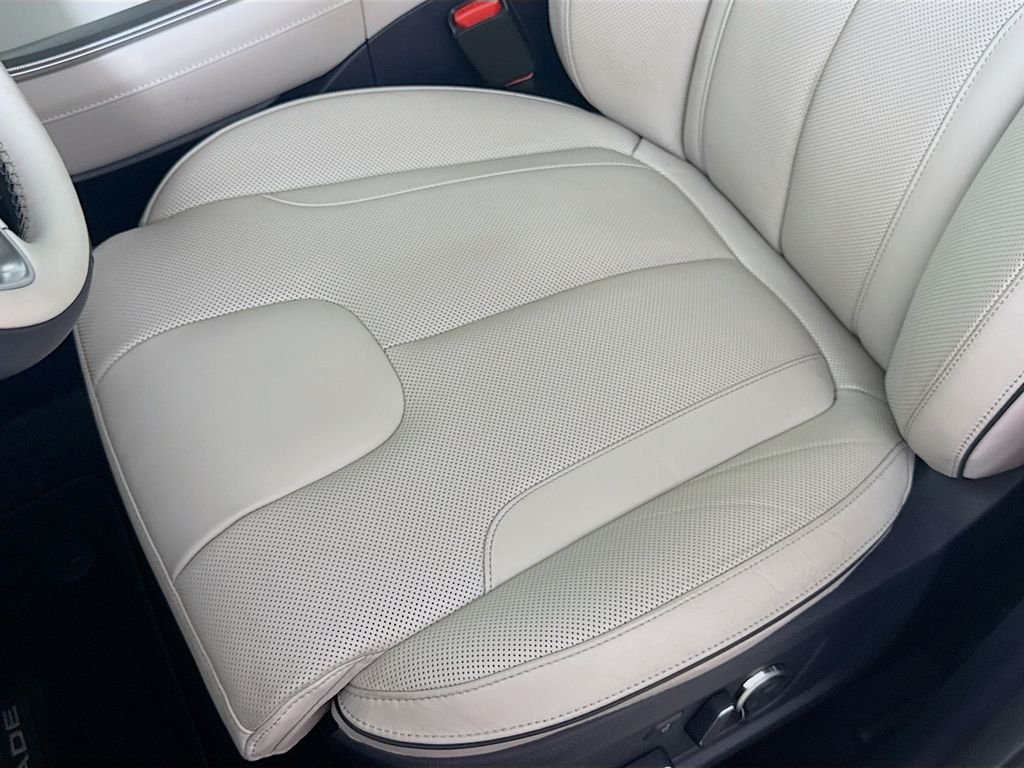 Used 2024 Abyss Black Pearl Hyundai Calligraphy image 19