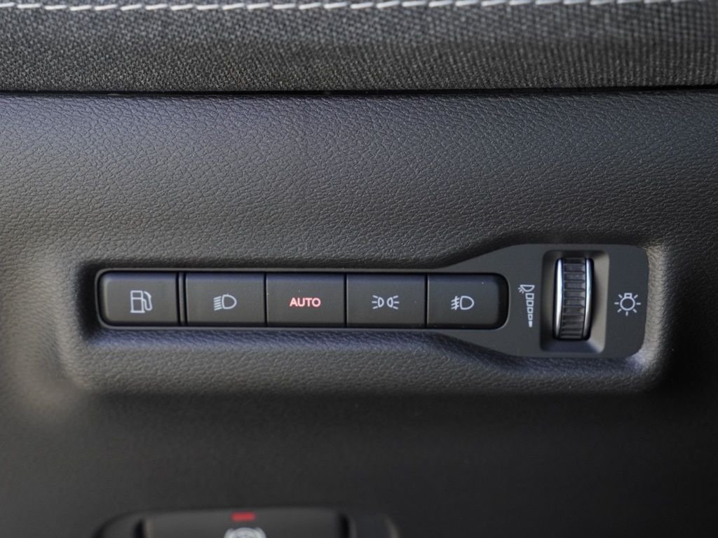 New 2026 Bright White Clear-Coat Exterior Paint Jeep Laredo image 12