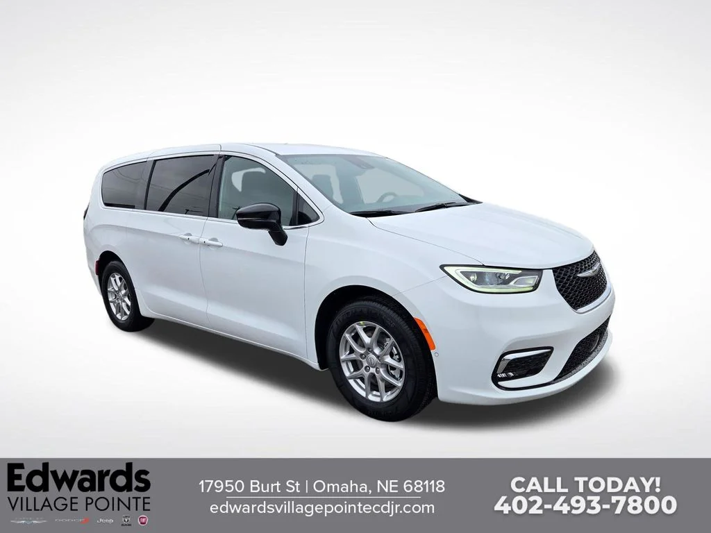 2026 Chrysler Pacifica Select's photo
