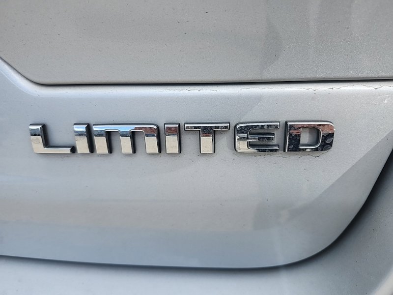 Used 2022 Silver Jeep Limited image 9
