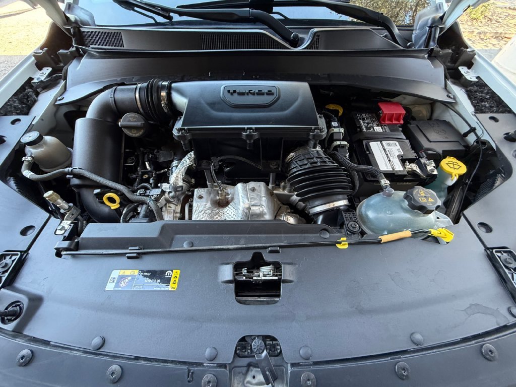 Used 2024 White Jeep Latitude image 20