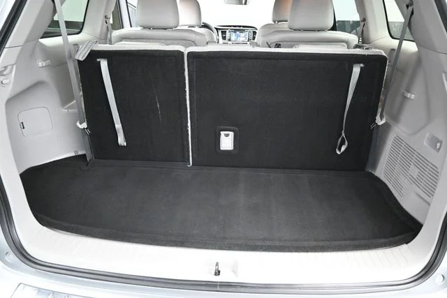 Used 2017 Silver Toyota XLE image 9