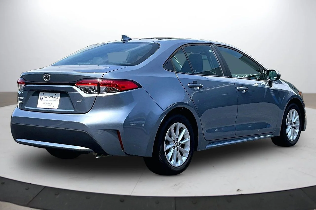 Certified Used 2021  Toyota LE image 9